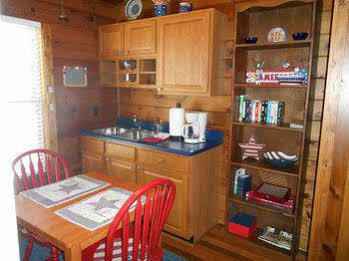 Azalea Inn Bed And Breakfast 배너 앨크 외부 사진